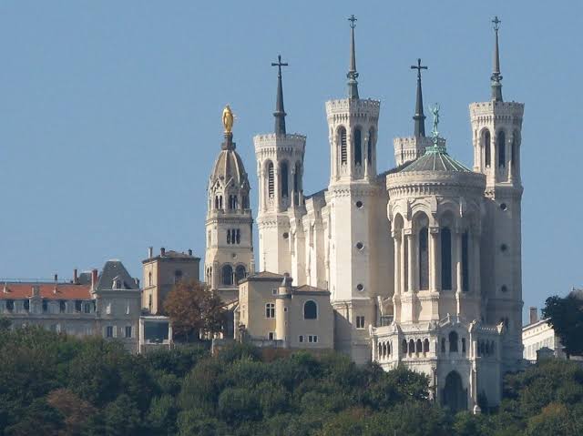 Équipe de Association diocésaine de Lyon au travail