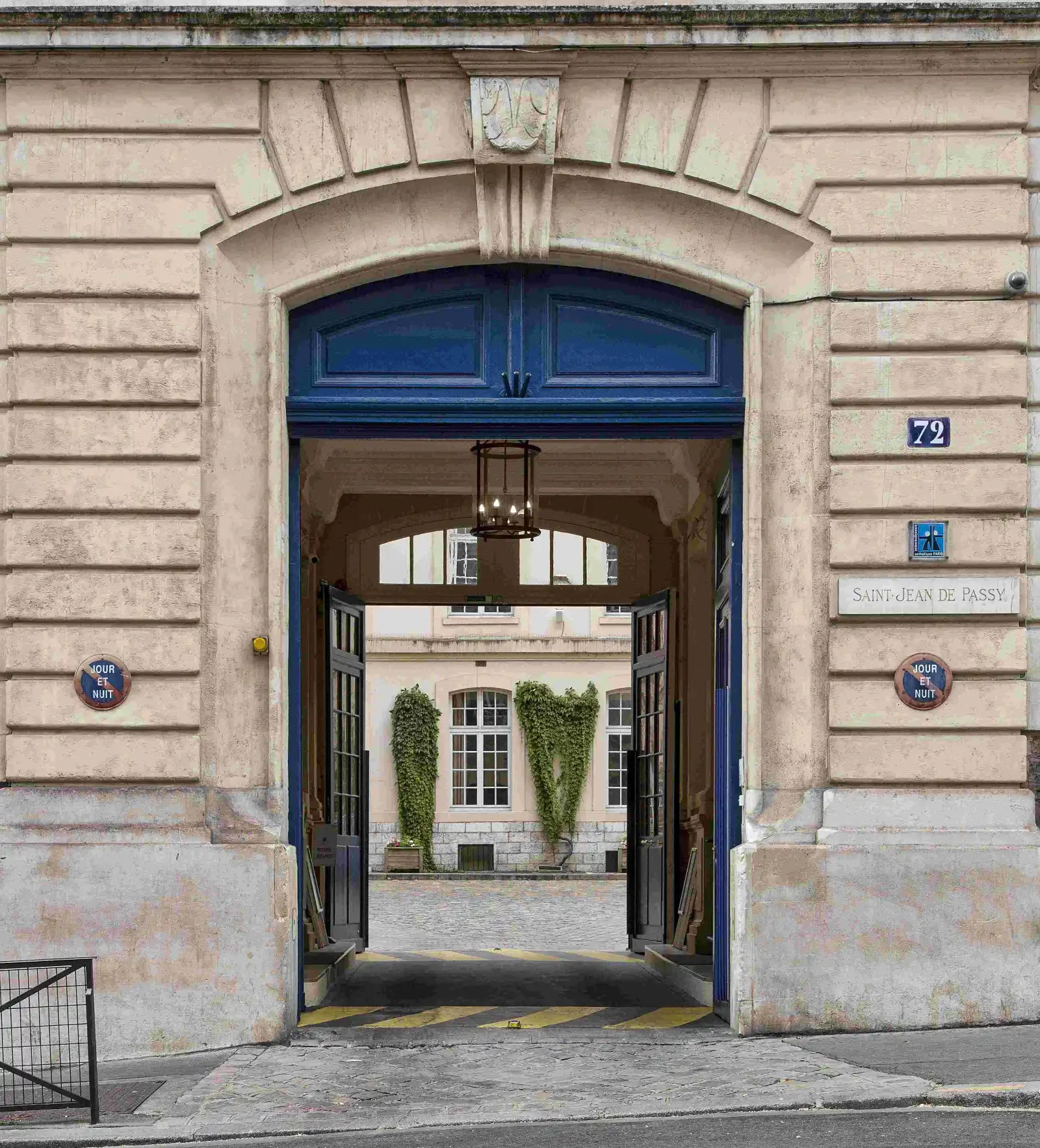 Équipe de Saint-Jean de Passy au travail